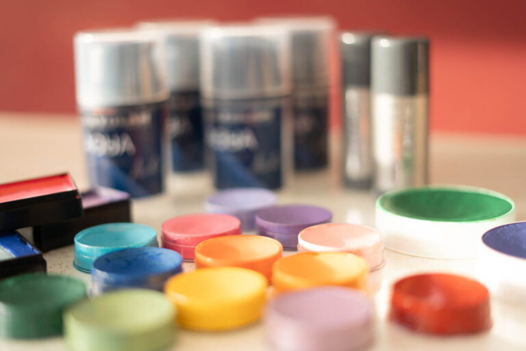 hochwertige Materialien für Bodypainting- flüssige Farben