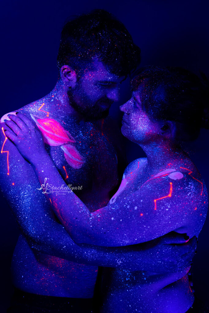 Schwarzlicht Bodypainting als Paar - Universum - Stachellyart
