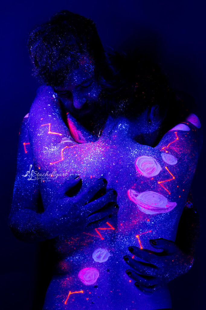 Schwarzlicht Bodypainting als Paar - Universum - Stachellyart