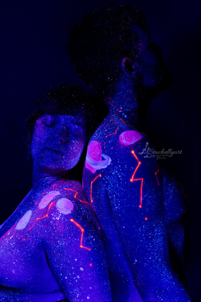Schwarzlicht Bodypainting als Paar - Universum - Stachellyart