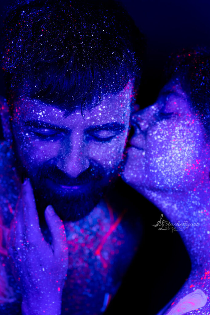 Schwarzlicht Bodypainting als Paar - Universum - Stachellyart