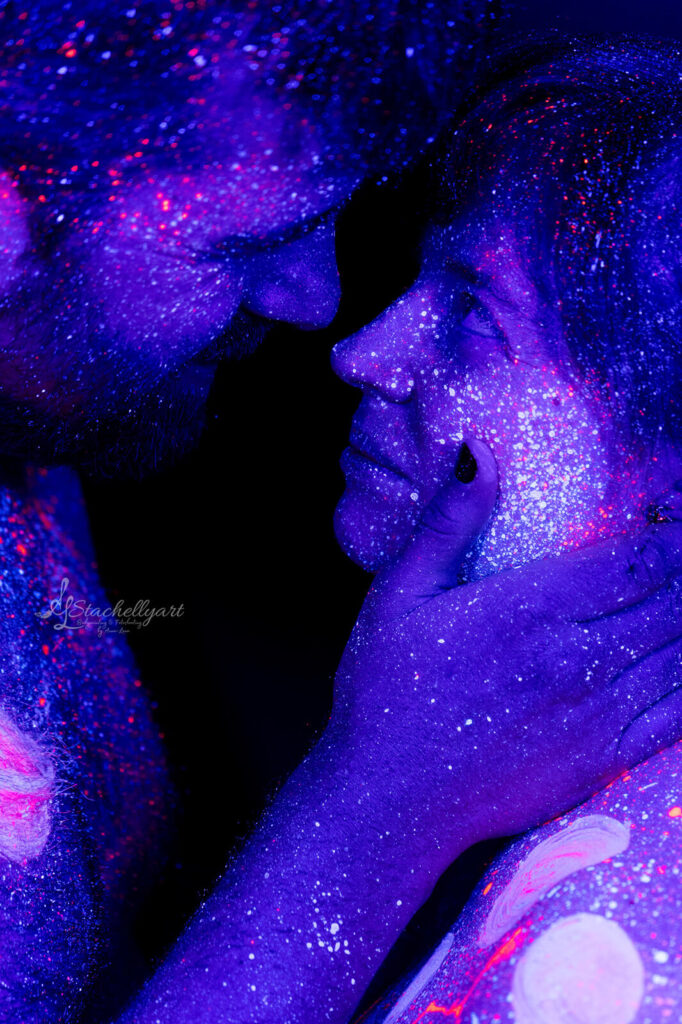 Schwarzlicht Bodypainting als Paar - Universum - Stachellyart
