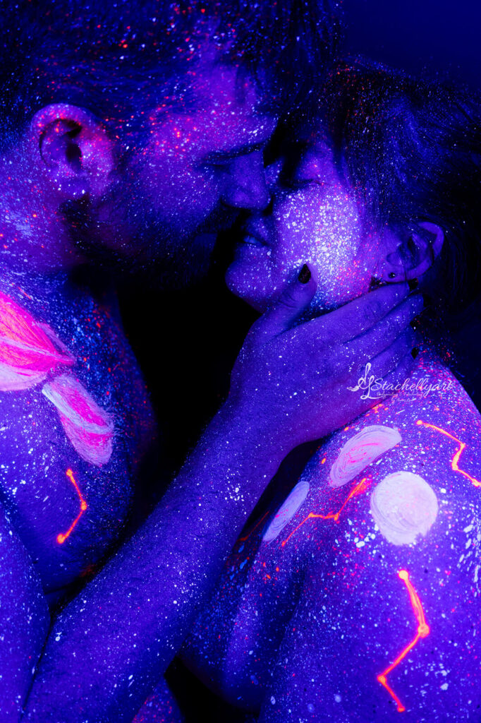 Schwarzlicht Bodypainting als Paar - Universum - Stachellyart