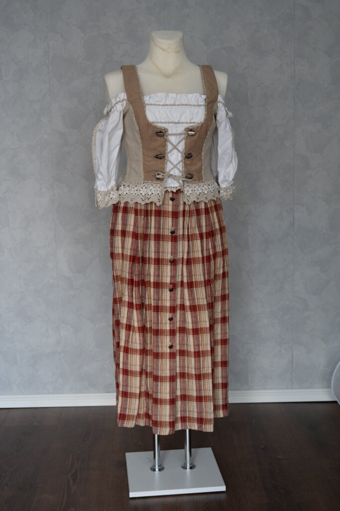 Stachellyart Fundus Mittelalter Kleid