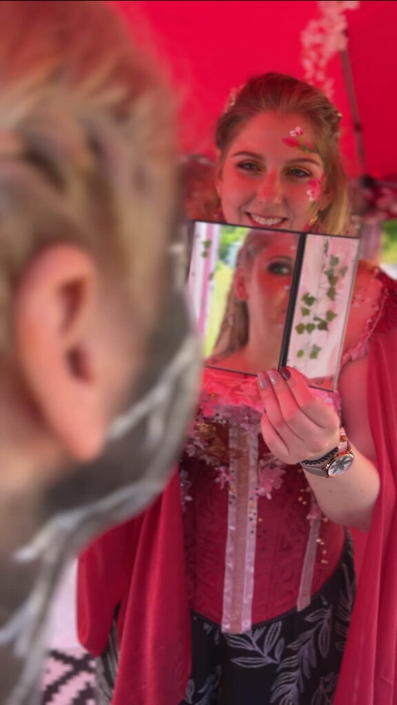 Stachellyart beim schminken auf dem Mana Festival 2025 - Walküre