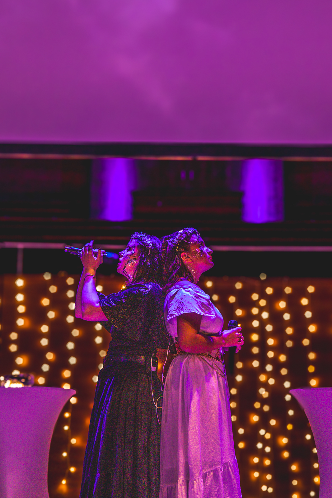 Stachellyart-Bodypaintng auf der Bühne, Bookisch Song Collective