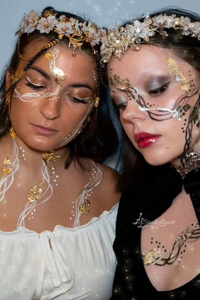 Stachellyart-Bodypaintng auf der Bühne, Bookisch Song Collective