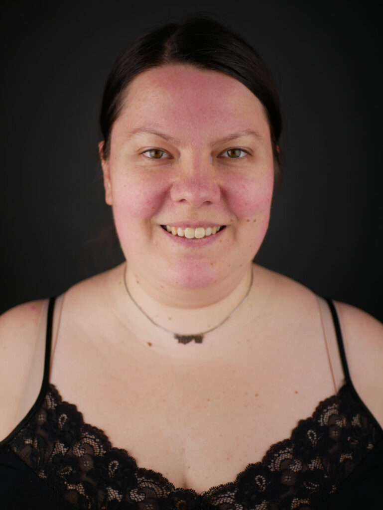 Vertrauen trifft Kreativität beim Einhorn-Faceppainting - ungeschminktes Vorherbild 