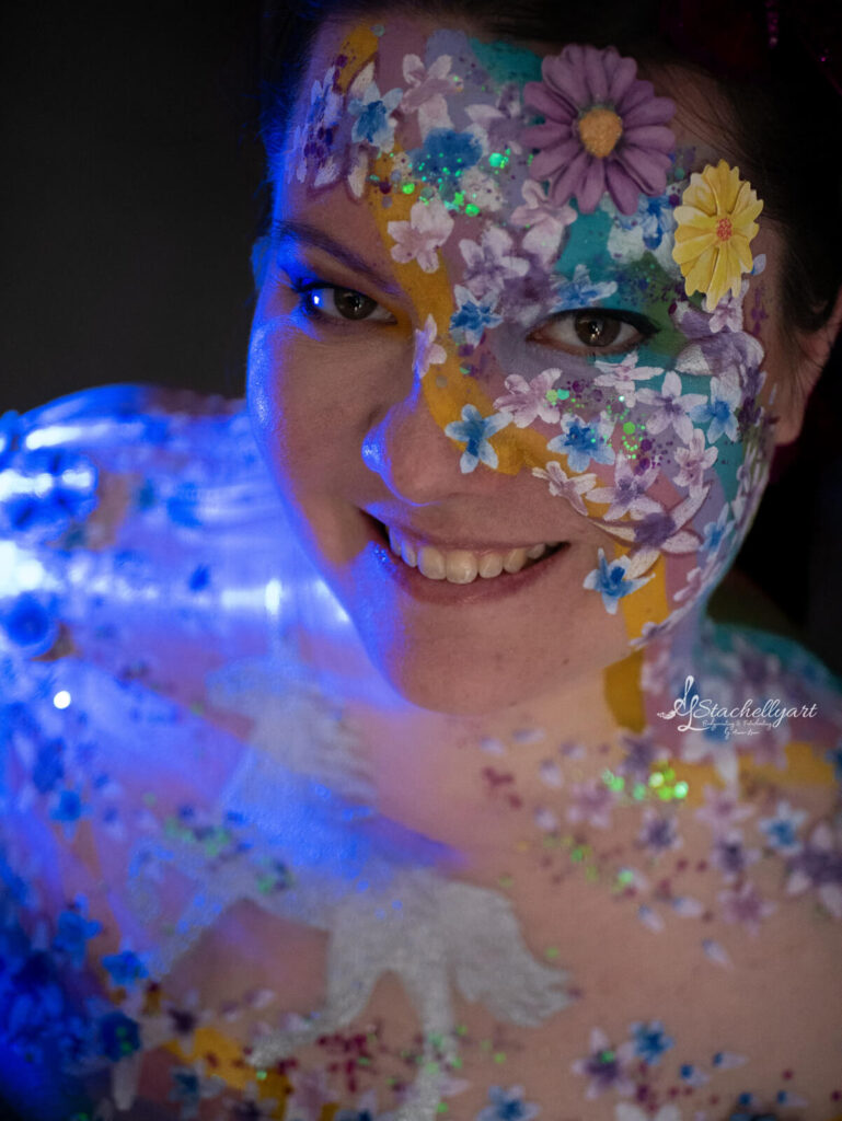 Vertrauen trifft Kreativität beim Einhorn-Faceppainting