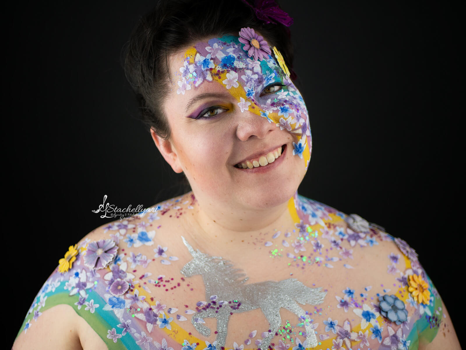 Vertrauen trifft Kreativität beim Einhorn-Faceppainting