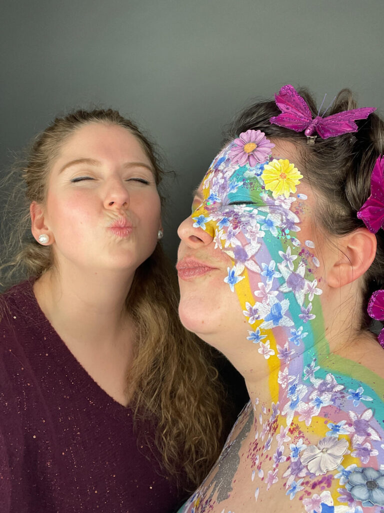 Vertrauen trifft Kreativität beim Einhorn-Faceppainting - Selfi