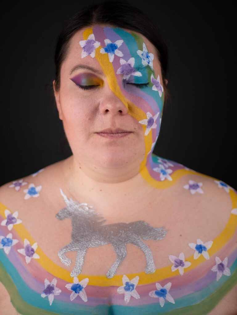 Vertrauen trifft Kreativität beim Einhorn-Faceppainting - Making Of