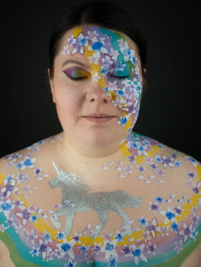 Vertrauen trifft Kreativität beim Einhorn-Faceppainting - Making Of