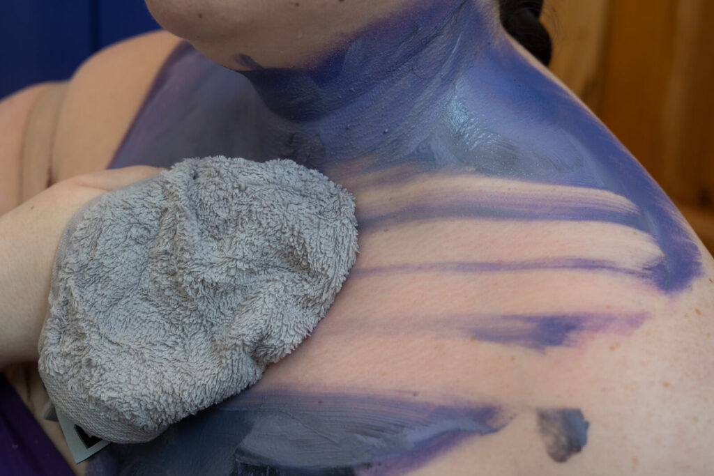 Bodypainting abschminken