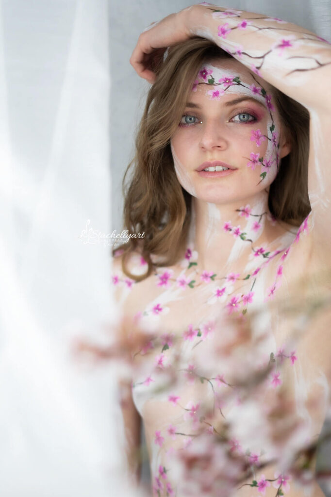 Kirschblüten Bodypainting mit Anja