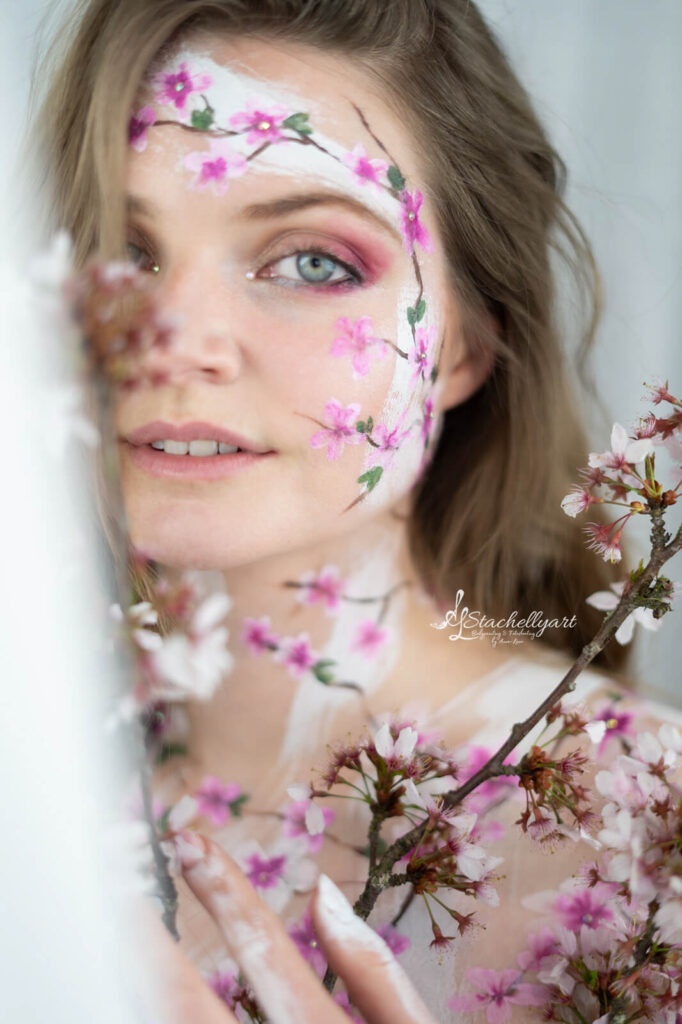 Kirschblüten Bodypainting mit Anja