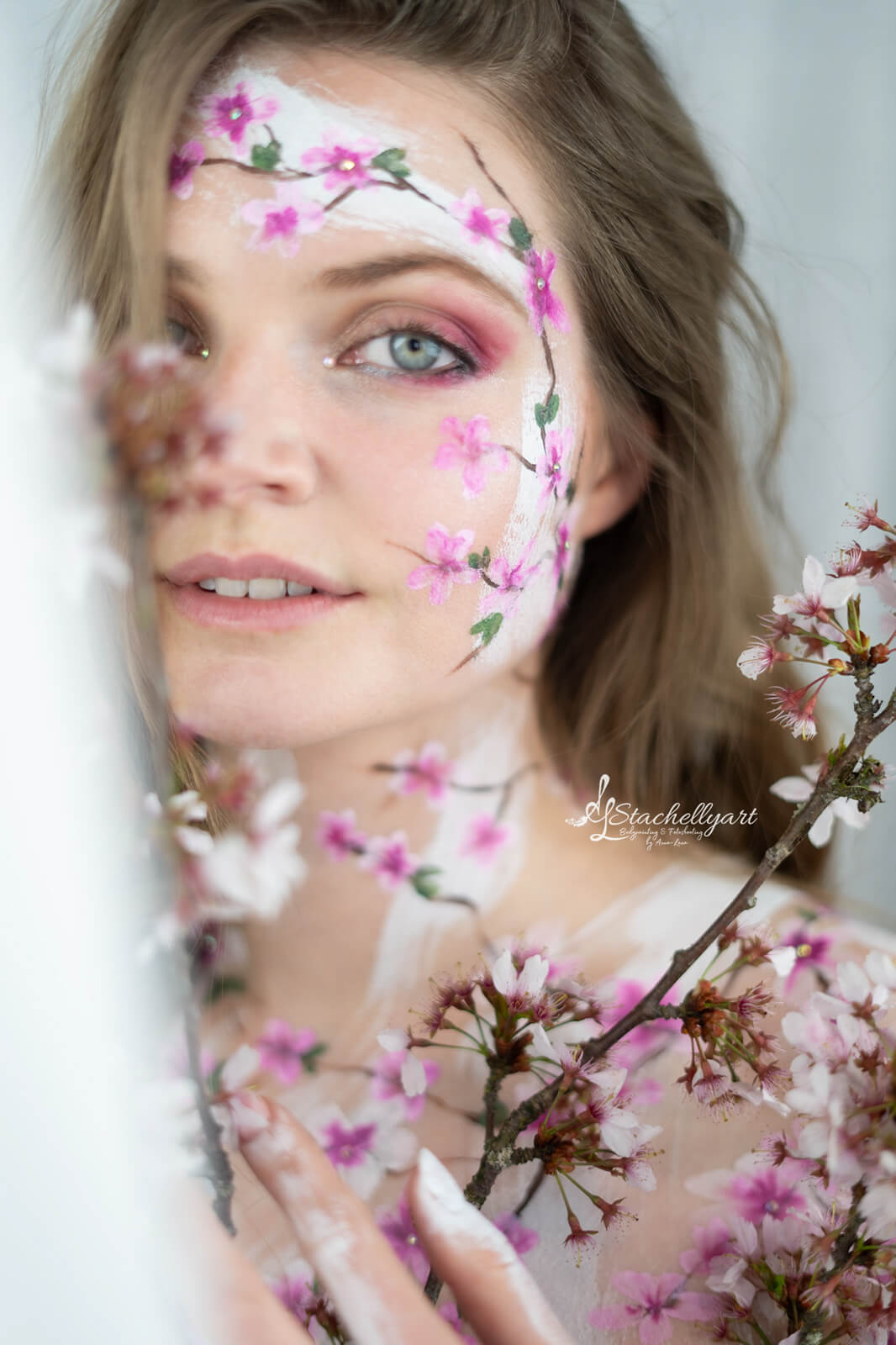 Kirschblüten Bodypainting mit Anja