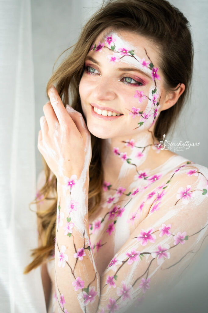 Kirschblüten Bodypainting mit Anja
